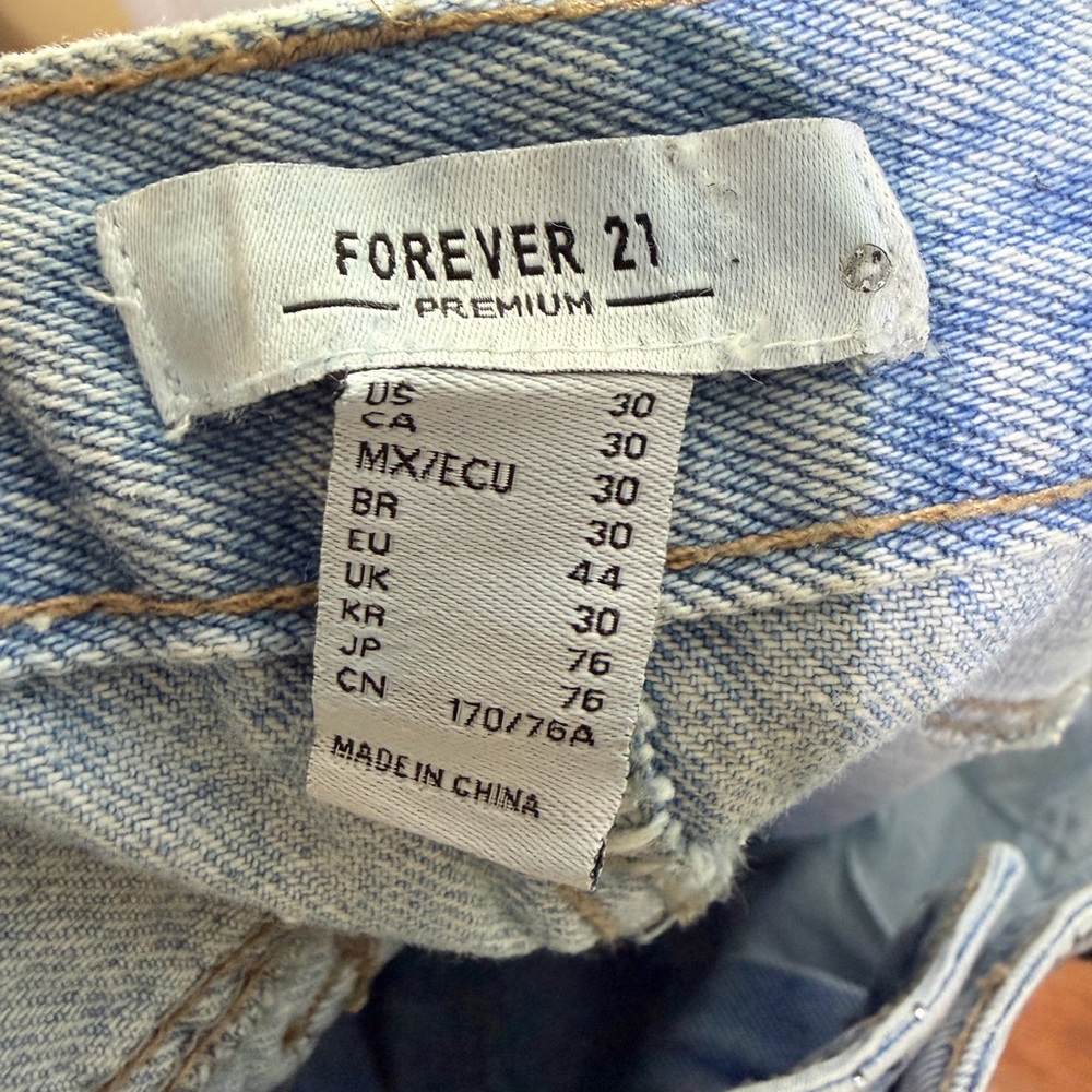 Light Wash Rhinestone Straight Jeans - Picture 4 of 8